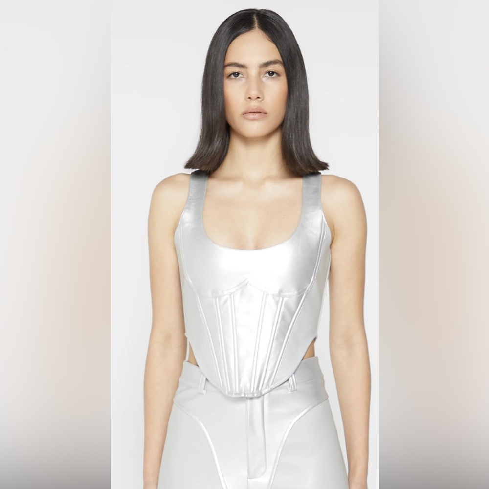 Maniere De Voir Elegant Silver Top
